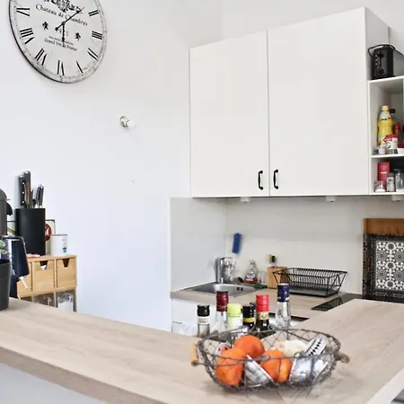 Spacious Apt With View On The Eiffel Tower شقة *