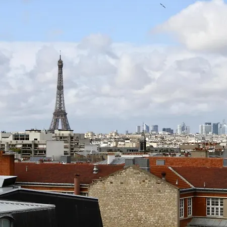 Spacious Apt With View On The Eiffel Tower شقة *